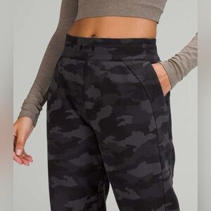 Lululemon Scuba High Rise Jogger 7/8 Length Camo